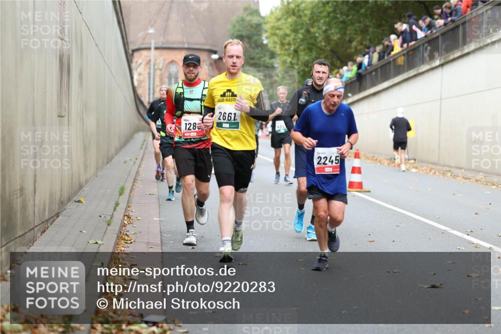 05.10.2025 - 20. swb-Marathon Bremen Michael Strokosch http://msf.ph/oto/9220283 05.10.2025 12:47:52 Laufen 128, 26, 61, 2245 meine-sportfotos.de