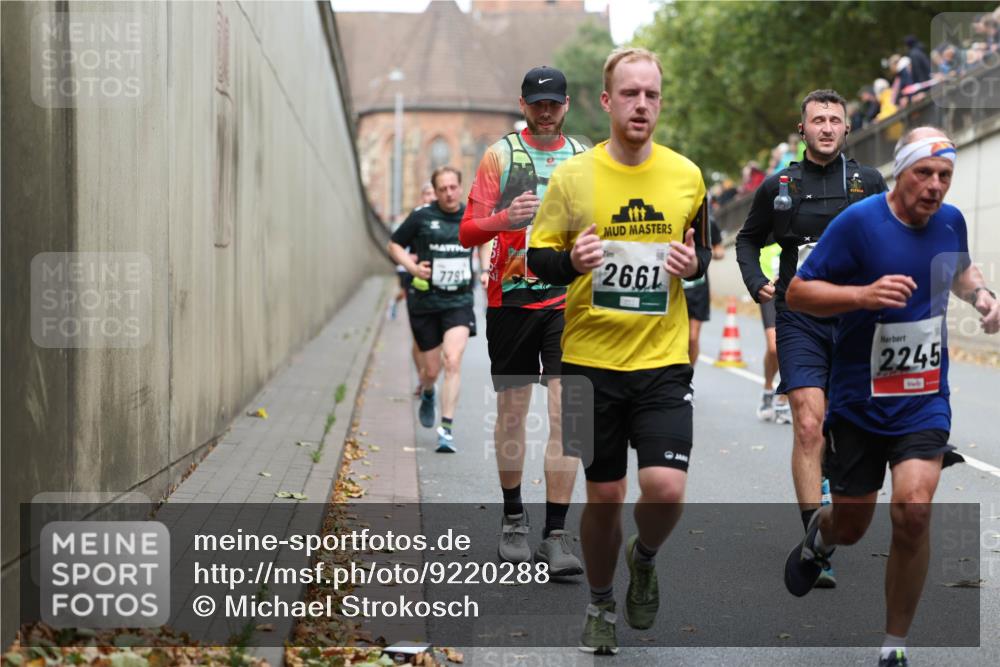 05.10.2025 - 20. swb-Marathon Bremen Michael Strokosch http://msf.ph/oto/9220288 05.10.2025 12:47:53 Laufen 7791, 2661, 2245 meine-sportfotos.de