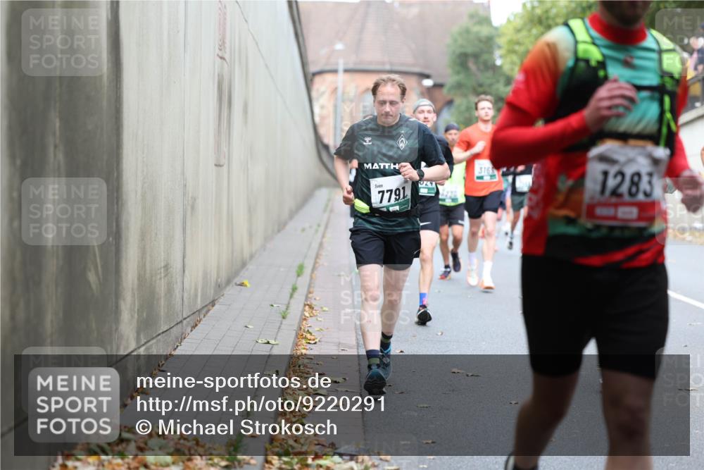 05.10.2025 - 20. swb-Marathon Bremen Michael Strokosch http://msf.ph/oto/9220291 05.10.2025 12:47:55 Laufen 7791, 024, 3165, 1283 meine-sportfotos.de