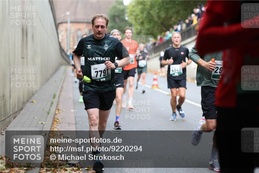 05.10.2025 - 20. swb-Marathon Bremen Michael Strokosch http://msf.ph/oto/9220294 05.10.2025 12:47:56 Laufen 7791, 4947, 29 meine-sportfotos.de