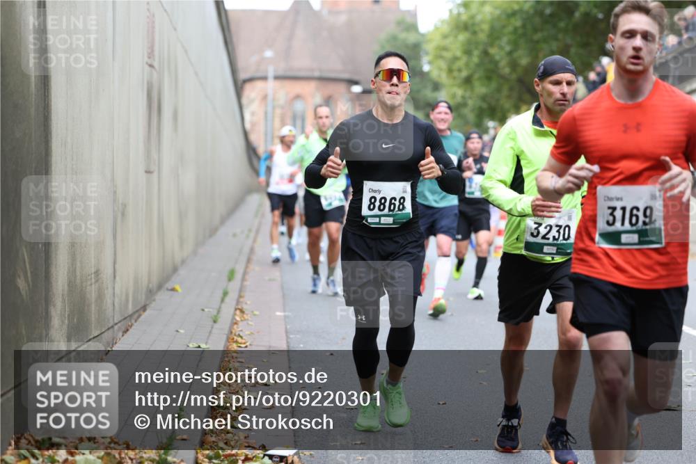 05.10.2025 - 20. swb-Marathon Bremen Michael Strokosch http://msf.ph/oto/9220301 05.10.2025 12:47:59 Laufen 8868, 3230, 3169 meine-sportfotos.de
