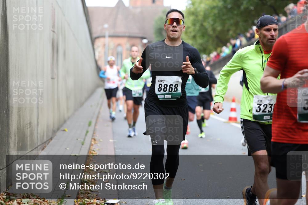 05.10.2025 - 20. swb-Marathon Bremen Michael Strokosch http://msf.ph/oto/9220302 05.10.2025 12:47:59 Laufen 8868, 323 meine-sportfotos.de