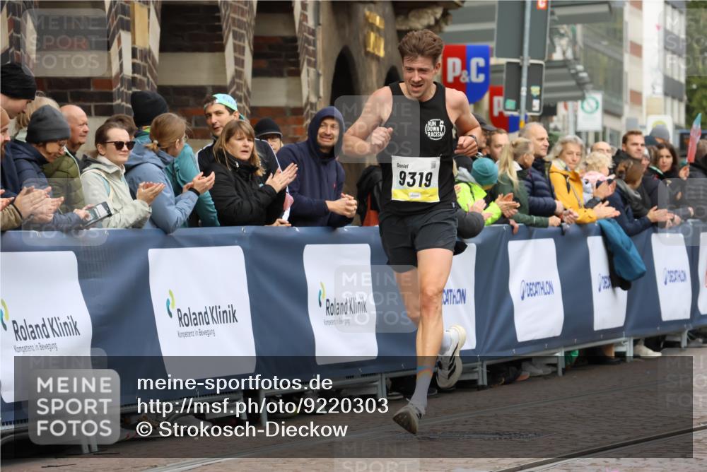 05.10.2025 - 20. swb-Marathon Bremen Strokosch-Dieckow http://msf.ph/oto/9220303 05.10.2025 10:34:38 Ziel 9319 meine-sportfotos.de