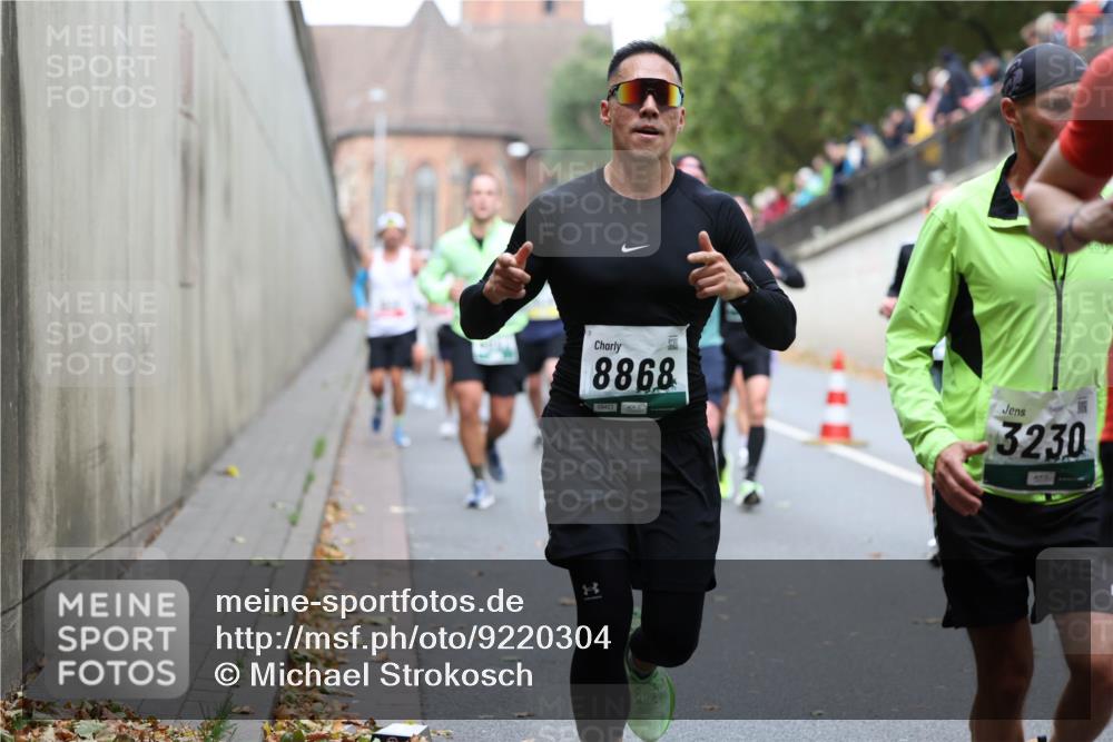 05.10.2025 - 20. swb-Marathon Bremen Michael Strokosch http://msf.ph/oto/9220304 05.10.2025 12:47:59 Laufen 8868, 3230 meine-sportfotos.de