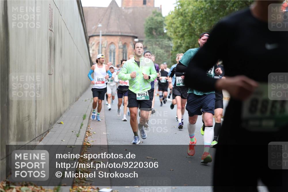 05.10.2025 - 20. swb-Marathon Bremen Michael Strokosch http://msf.ph/oto/9220306 05.10.2025 12:48:00 Laufen 1030, 82, 777, 8861 meine-sportfotos.de