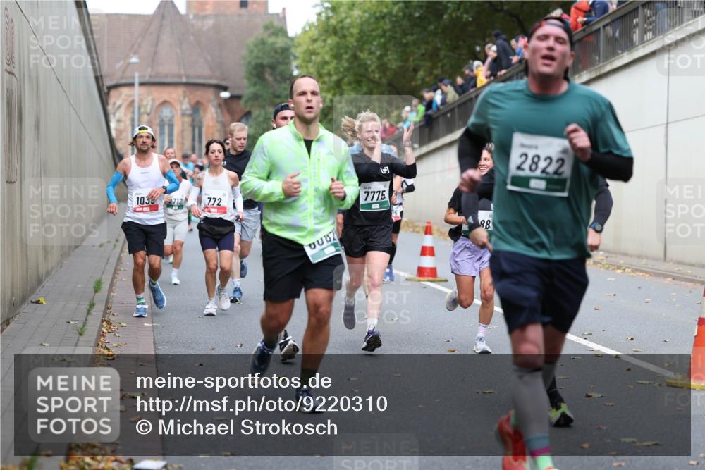 05.10.2025 - 20. swb-Marathon Bremen Michael Strokosch http://msf.ph/oto/9220310 05.10.2025 12:48:01 Laufen 1036, 2712, 772, 7775, 88, 2822 meine-sportfotos.de