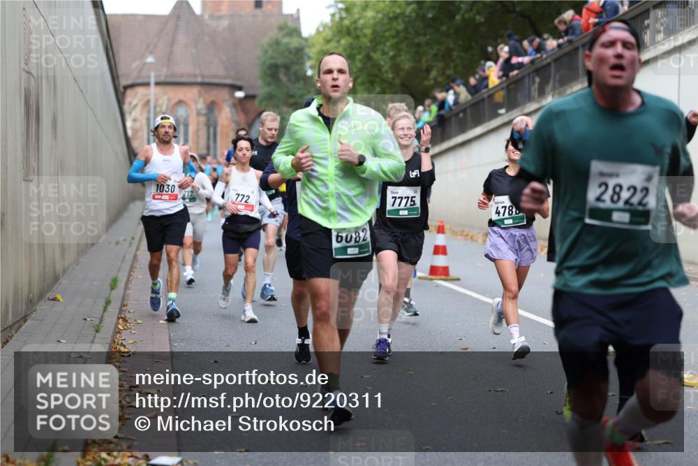 05.10.2025 - 20. swb-Marathon Bremen Michael Strokosch http://msf.ph/oto/9220311 05.10.2025 12:48:01 Laufen 1030, 772, 6082, 7775, 478, 2822 meine-sportfotos.de