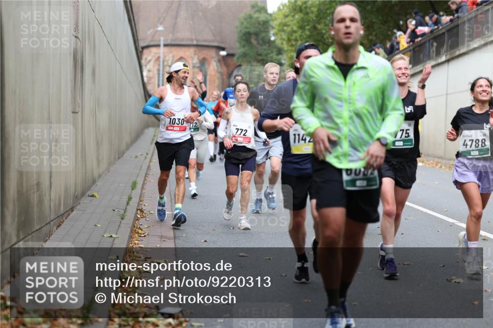05.10.2025 - 20. swb-Marathon Bremen Michael Strokosch http://msf.ph/oto/9220313 05.10.2025 12:48:02 Laufen 1030, 772, 1142, 75, 4788 meine-sportfotos.de