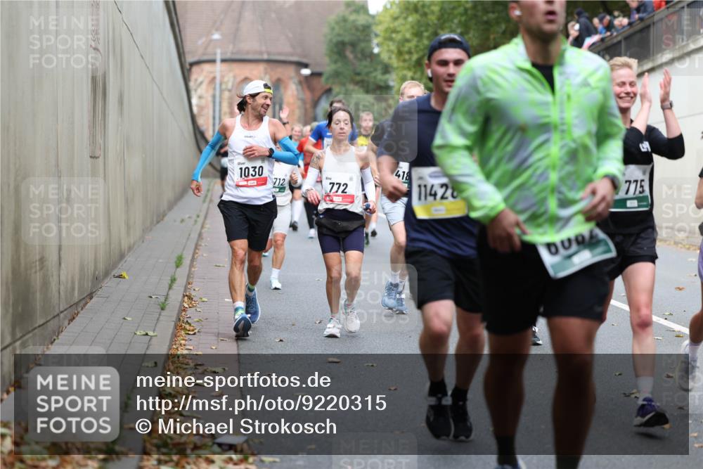 05.10.2025 - 20. swb-Marathon Bremen Michael Strokosch http://msf.ph/oto/9220315 05.10.2025 12:48:02 Laufen 1030, 712, 772, 418, 11428, 775 meine-sportfotos.de