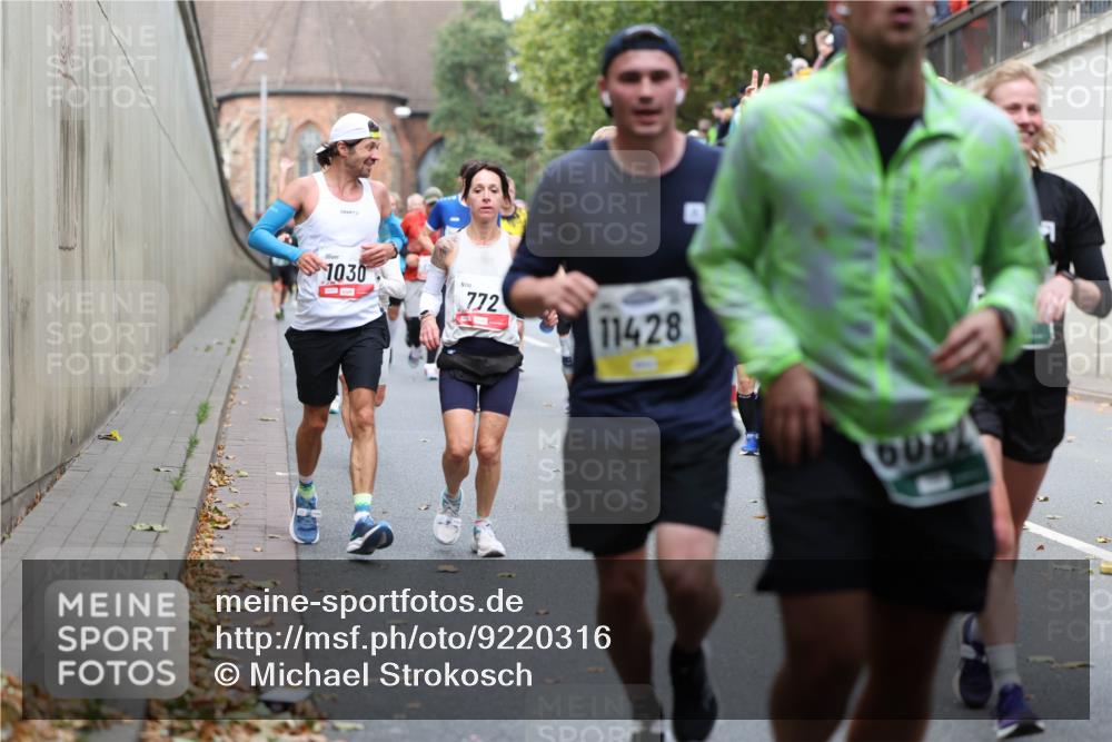 05.10.2025 - 20. swb-Marathon Bremen Michael Strokosch http://msf.ph/oto/9220316 05.10.2025 12:48:03 Laufen 1030, 772, 11428, 6084 meine-sportfotos.de