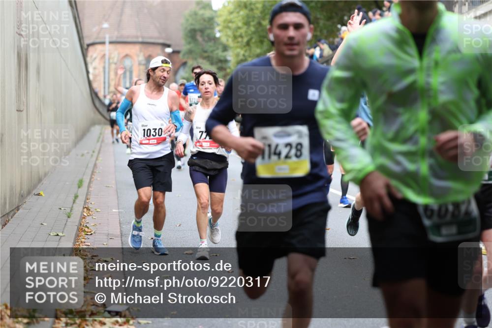05.10.2025 - 20. swb-Marathon Bremen Michael Strokosch http://msf.ph/oto/9220317 05.10.2025 12:48:03 Laufen 1030, 77, 1428, 6082 meine-sportfotos.de