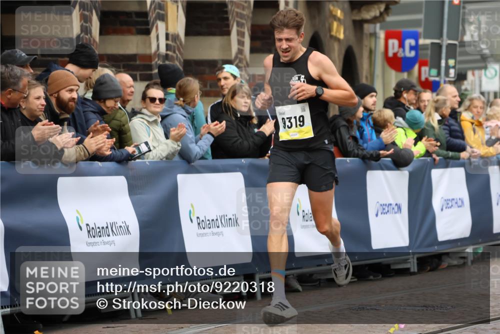 05.10.2025 - 20. swb-Marathon Bremen Strokosch-Dieckow http://msf.ph/oto/9220318 05.10.2025 10:34:38 Ziel 9319 meine-sportfotos.de