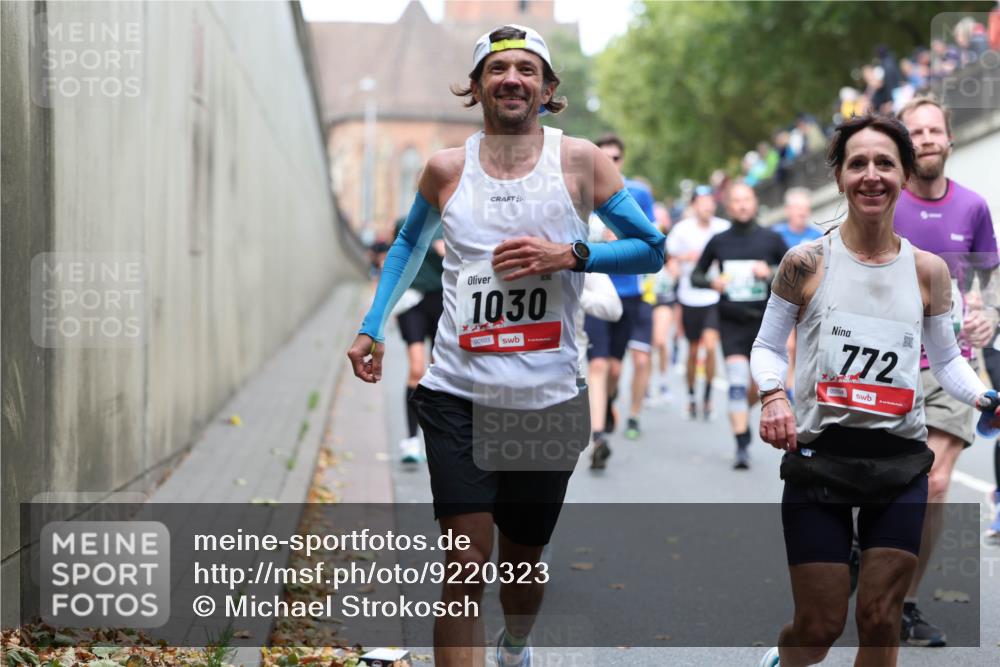 05.10.2025 - 20. swb-Marathon Bremen Michael Strokosch http://msf.ph/oto/9220323 05.10.2025 12:48:04 Laufen 1030, 00503, 772, 00504 meine-sportfotos.de