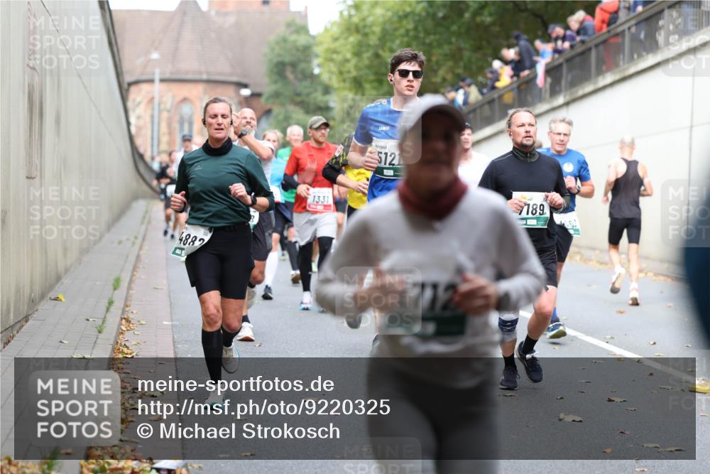 05.10.2025 - 20. swb-Marathon Bremen Michael Strokosch http://msf.ph/oto/9220325 05.10.2025 12:48:06 Laufen 4882, 1331, 5121, 189 meine-sportfotos.de
