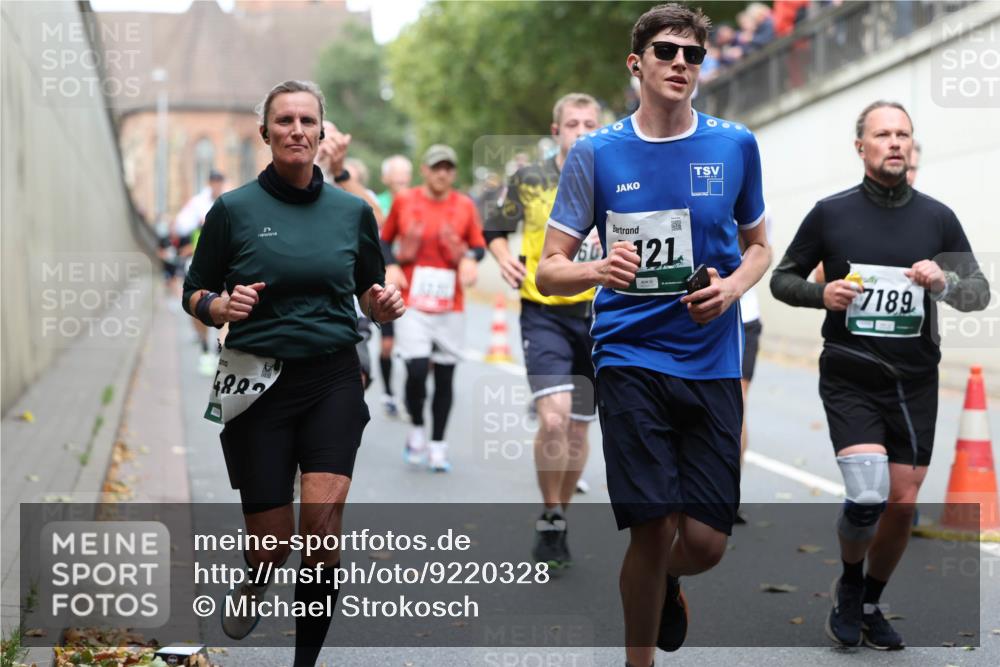 05.10.2025 - 20. swb-Marathon Bremen Michael Strokosch http://msf.ph/oto/9220328 05.10.2025 12:48:07 Laufen 6121, 4882, 7189 meine-sportfotos.de