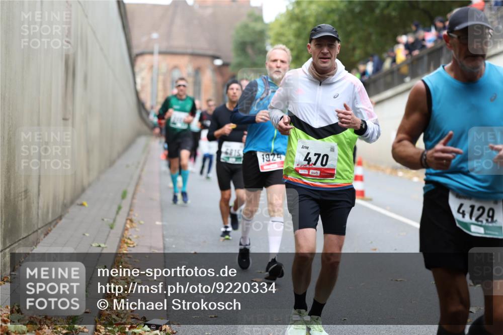 05.10.2025 - 20. swb-Marathon Bremen Michael Strokosch http://msf.ph/oto/9220334 05.10.2025 12:48:12 Laufen 4815, 1924, 470, 01765, 4129 meine-sportfotos.de