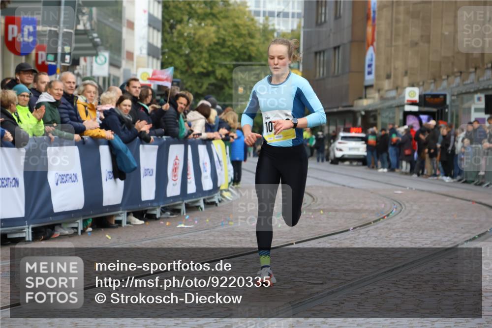 05.10.2025 - 20. swb-Marathon Bremen Strokosch-Dieckow http://msf.ph/oto/9220335 05.10.2025 10:34:51 Ziel 10410 meine-sportfotos.de