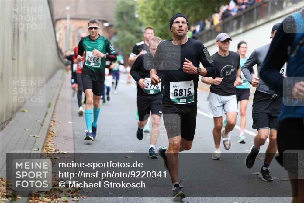 05.10.2025 - 20. swb-Marathon Bremen Michael Strokosch http://msf.ph/oto/9220341 05.10.2025 12:48:14 Laufen 2668, 2774, 6815 meine-sportfotos.de