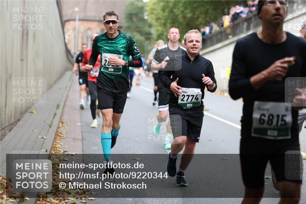 05.10.2025 - 20. swb-Marathon Bremen Michael Strokosch http://msf.ph/oto/9220344 05.10.2025 12:48:15 Laufen 26, 2774, 6815 meine-sportfotos.de