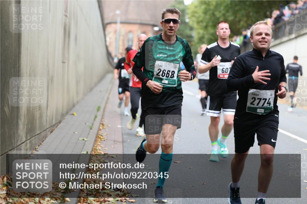 05.10.2025 - 20. swb-Marathon Bremen Michael Strokosch http://msf.ph/oto/9220345 05.10.2025 12:48:15 Laufen 2668, 6, 07, 2774 meine-sportfotos.de