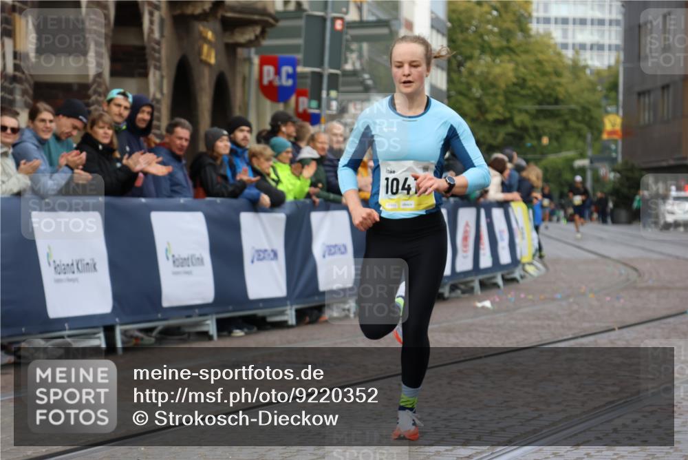 05.10.2025 - 20. swb-Marathon Bremen Strokosch-Dieckow http://msf.ph/oto/9220352 05.10.2025 10:34:52 Ziel 10410 meine-sportfotos.de