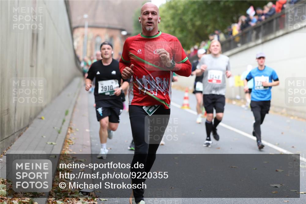 05.10.2025 - 20. swb-Marathon Bremen Michael Strokosch http://msf.ph/oto/9220355 05.10.2025 12:48:18 Laufen 2910 meine-sportfotos.de