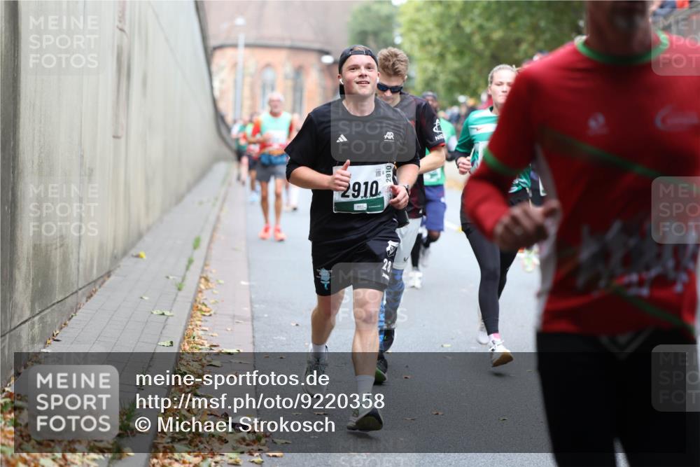 05.10.2025 - 20. swb-Marathon Bremen Michael Strokosch http://msf.ph/oto/9220358 05.10.2025 12:48:19 Laufen 29, 10, 28, 2910 meine-sportfotos.de