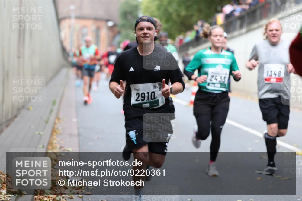 05.10.2025 - 20. swb-Marathon Bremen Michael Strokosch http://msf.ph/oto/9220361 05.10.2025 12:48:19 Laufen 29, 10, 1348, 2435 meine-sportfotos.de