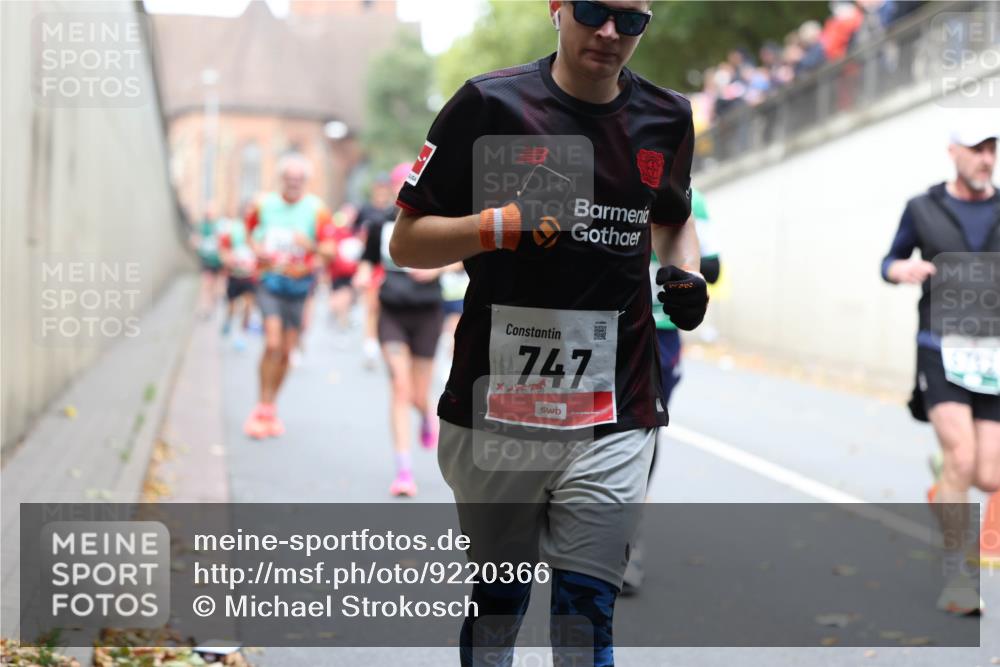 05.10.2025 - 20. swb-Marathon Bremen Michael Strokosch http://msf.ph/oto/9220366 05.10.2025 12:48:20 Laufen 747 meine-sportfotos.de