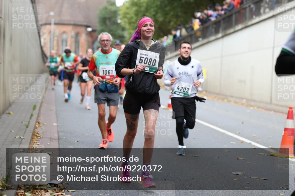 05.10.2025 - 20. swb-Marathon Bremen Michael Strokosch http://msf.ph/oto/9220372 05.10.2025 12:48:22 Laufen 1061, 5080, 1, 4202 meine-sportfotos.de