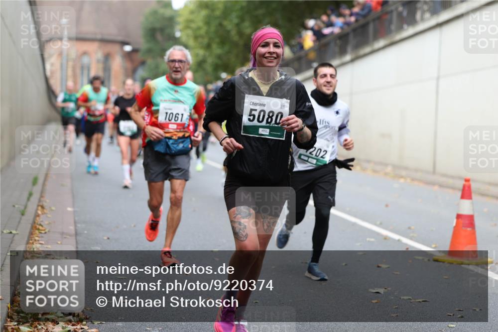 05.10.2025 - 20. swb-Marathon Bremen Michael Strokosch http://msf.ph/oto/9220374 05.10.2025 12:48:23 Laufen 1061, 5080, 202 meine-sportfotos.de