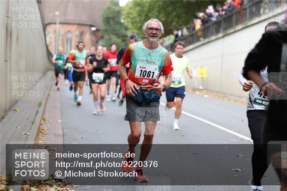 05.10.2025 - 20. swb-Marathon Bremen Michael Strokosch http://msf.ph/oto/9220376 05.10.2025 12:48:23 Laufen 20, 1061, 44 meine-sportfotos.de