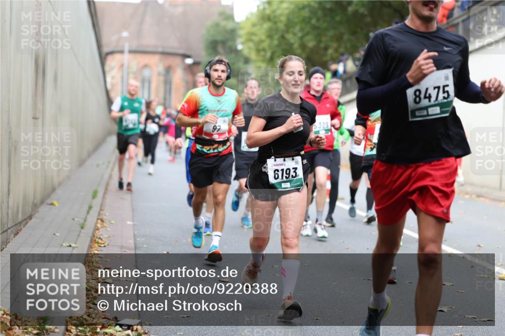 05.10.2025 - 20. swb-Marathon Bremen Michael Strokosch http://msf.ph/oto/9220388 05.10.2025 12:48:26 Laufen 6193, 8475, 6305 meine-sportfotos.de