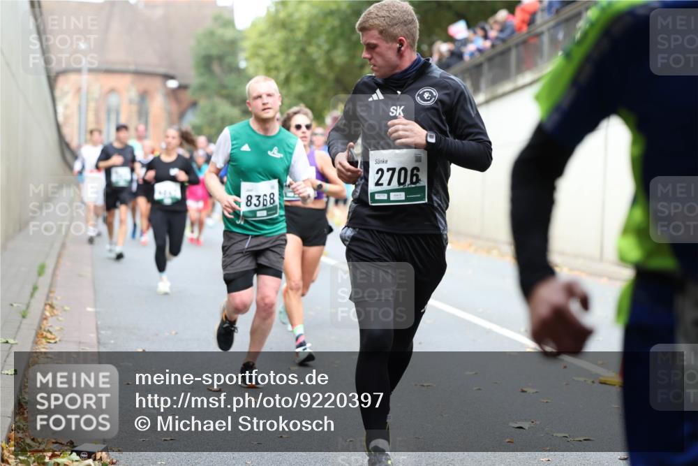 05.10.2025 - 20. swb-Marathon Bremen Michael Strokosch http://msf.ph/oto/9220397 05.10.2025 12:48:30 Laufen 8368, 2706 meine-sportfotos.de