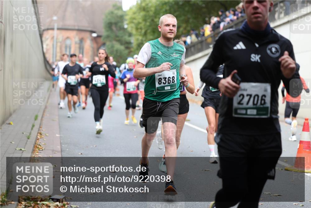 05.10.2025 - 20. swb-Marathon Bremen Michael Strokosch http://msf.ph/oto/9220398 05.10.2025 12:48:30 Laufen 8368, 2706 meine-sportfotos.de