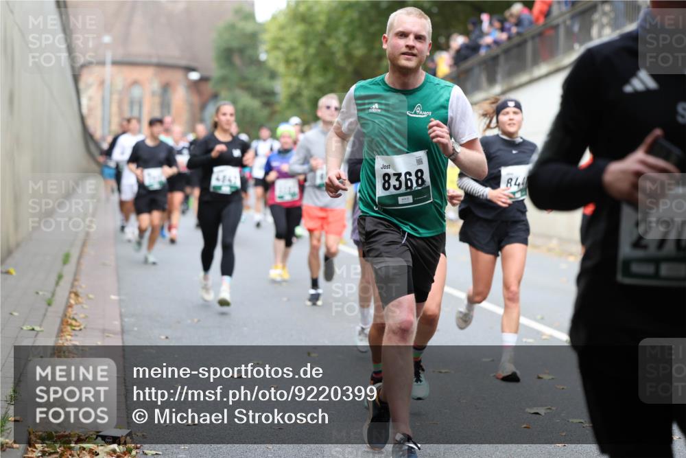 05.10.2025 - 20. swb-Marathon Bremen Michael Strokosch http://msf.ph/oto/9220399 05.10.2025 12:48:31 Laufen 8368, 844, 270 meine-sportfotos.de