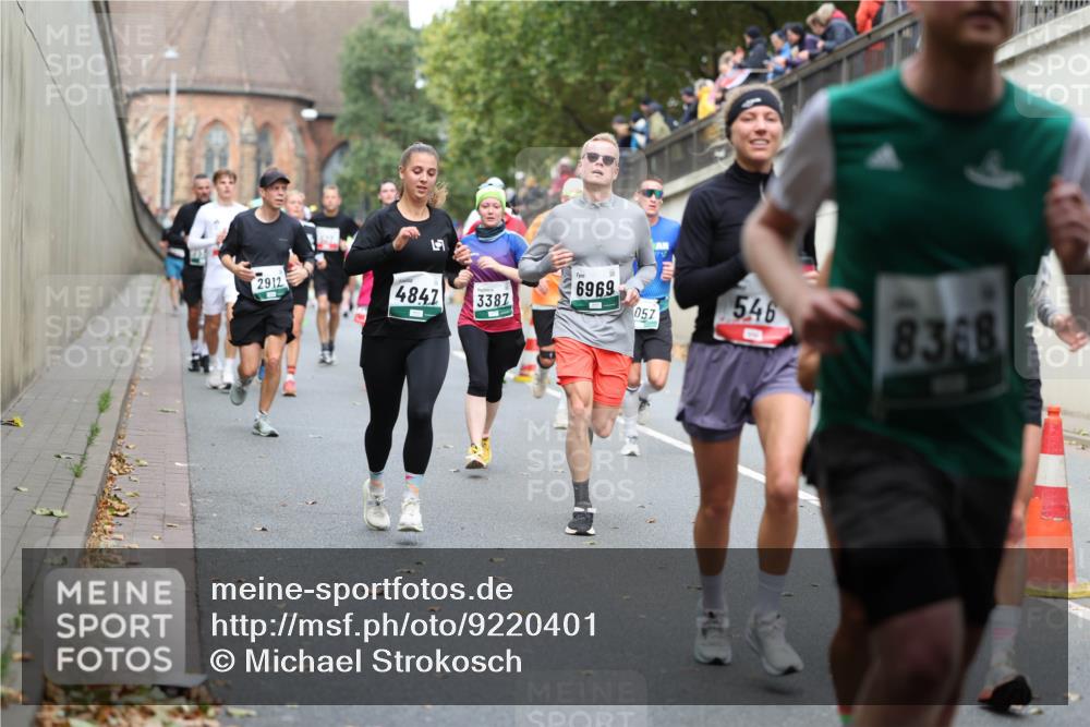 05.10.2025 - 20. swb-Marathon Bremen Michael Strokosch http://msf.ph/oto/9220401 05.10.2025 12:48:31 Laufen 2912, 4847, 6969, 3387, 057, 546, 8368 meine-sportfotos.de