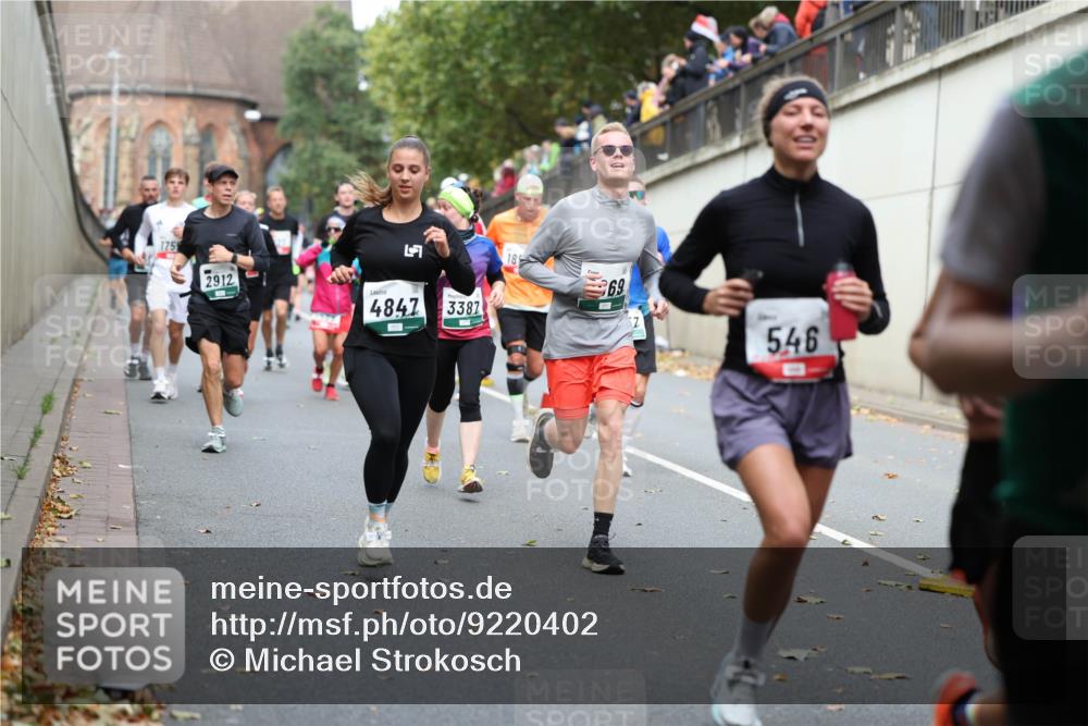05.10.2025 - 20. swb-Marathon Bremen Michael Strokosch http://msf.ph/oto/9220402 05.10.2025 12:48:32 Laufen 2912, 4847, 3387, 18, 69, 546 meine-sportfotos.de