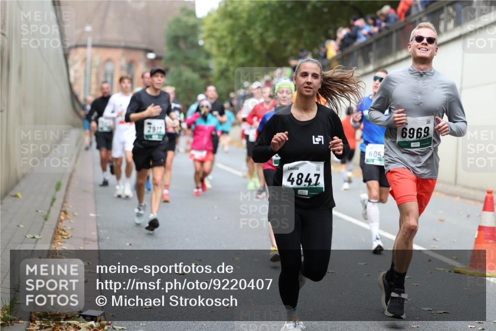 05.10.2025 - 20. swb-Marathon Bremen Michael Strokosch http://msf.ph/oto/9220407 05.10.2025 12:48:33 Laufen 5, 4847, 6052, 6969 meine-sportfotos.de