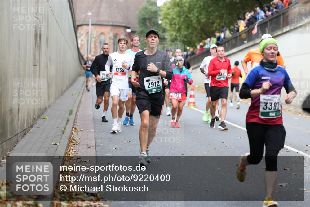 05.10.2025 - 20. swb-Marathon Bremen Michael Strokosch http://msf.ph/oto/9220409 05.10.2025 12:48:34 Laufen 756, 1759, 2912, 469, 3861, 3381 meine-sportfotos.de