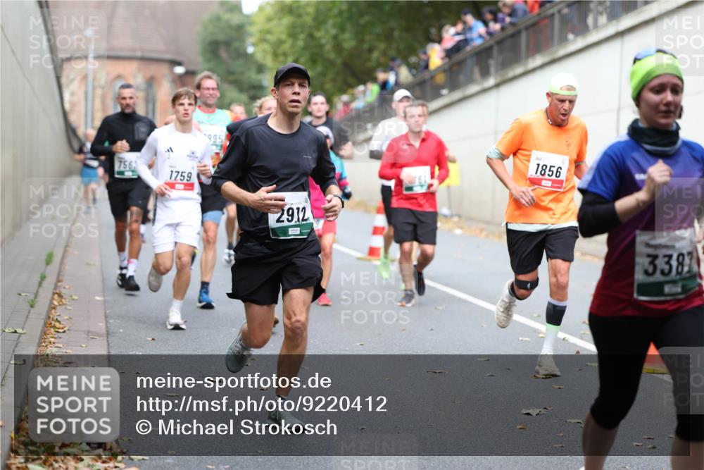 05.10.2025 - 20. swb-Marathon Bremen Michael Strokosch http://msf.ph/oto/9220412 05.10.2025 12:48:34 Laufen 756, 1759, 995, 2912, 1856, 3387 meine-sportfotos.de