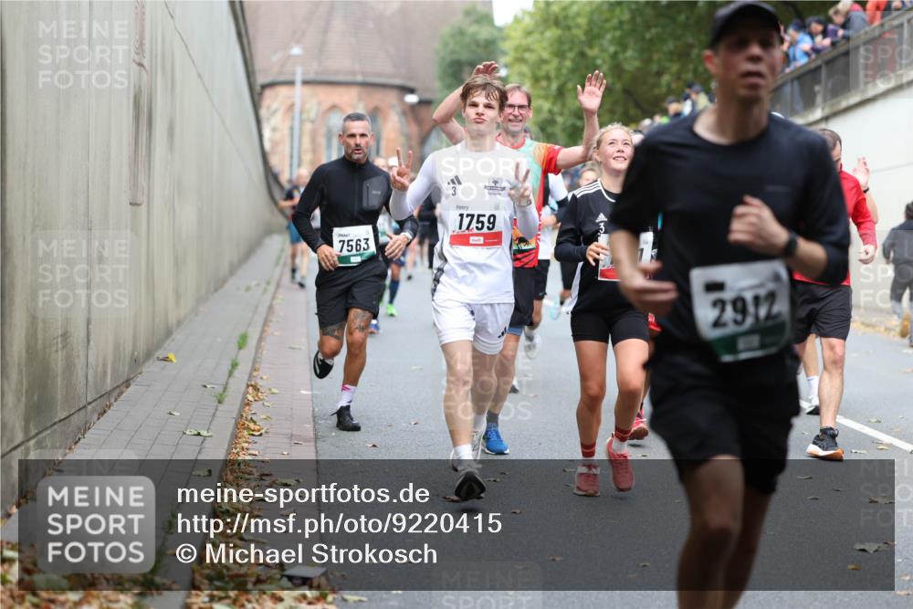 05.10.2025 - 20. swb-Marathon Bremen Michael Strokosch http://msf.ph/oto/9220415 05.10.2025 12:48:35 Laufen 7563, 3, 1759, 2912 meine-sportfotos.de