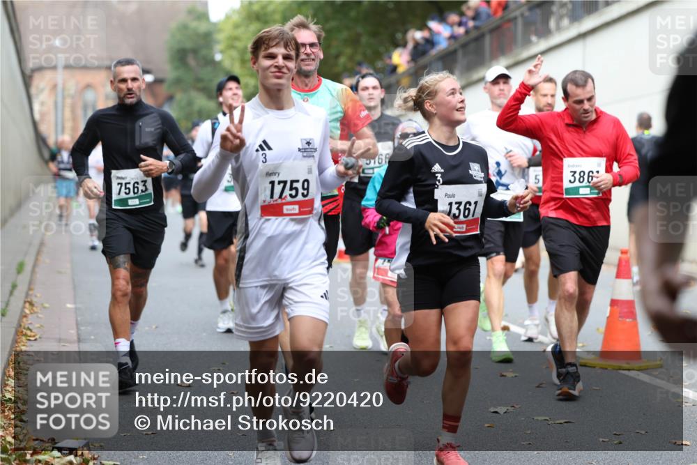 05.10.2025 - 20. swb-Marathon Bremen Michael Strokosch http://msf.ph/oto/9220420 05.10.2025 12:48:36 Laufen 7563, 3, 1759, 5166, 1361, 386 meine-sportfotos.de