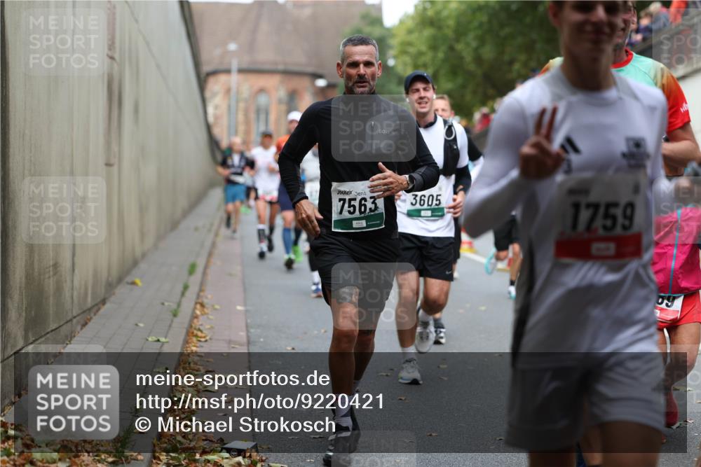 05.10.2025 - 20. swb-Marathon Bremen Michael Strokosch http://msf.ph/oto/9220421 05.10.2025 12:48:37 Laufen 7563, 3605, 1759, 69 meine-sportfotos.de