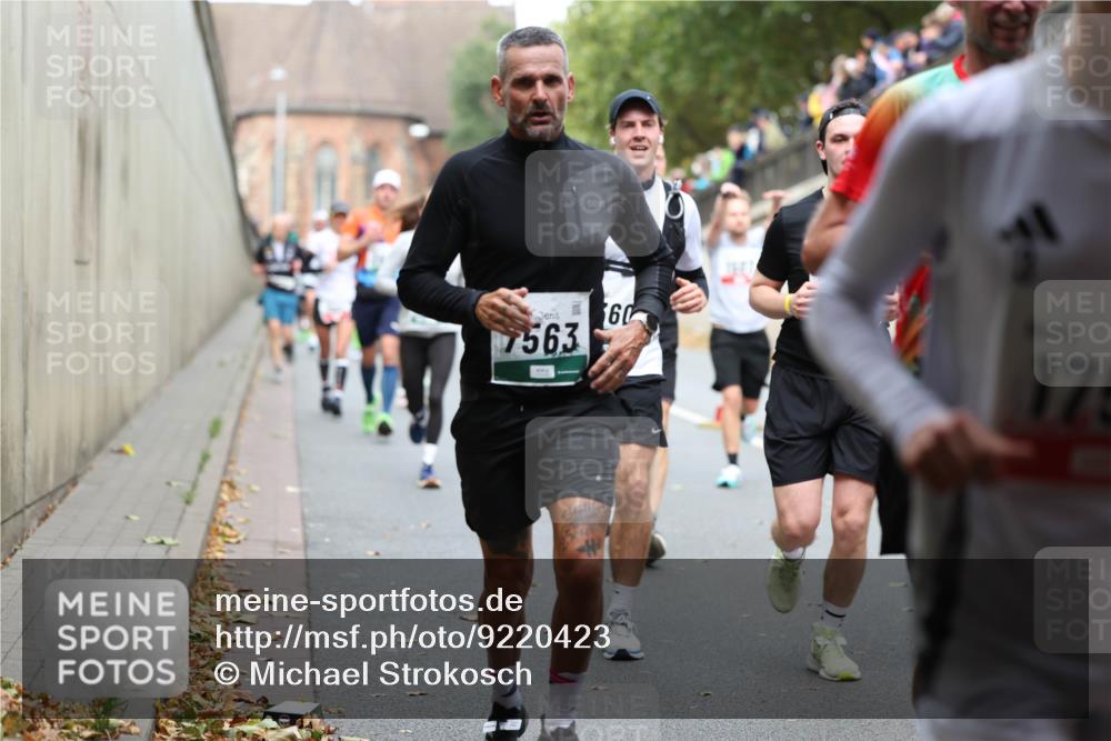 05.10.2025 - 20. swb-Marathon Bremen Michael Strokosch http://msf.ph/oto/9220423 05.10.2025 12:48:37 Laufen 7563, 60, 17 meine-sportfotos.de