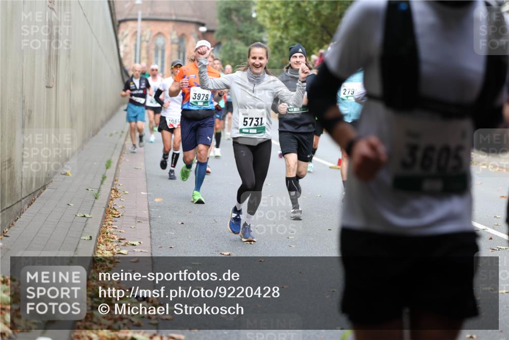 05.10.2025 - 20. swb-Marathon Bremen Michael Strokosch http://msf.ph/oto/9220428 05.10.2025 12:48:38 Laufen 084, 3979, 5731, 279, 3605 meine-sportfotos.de