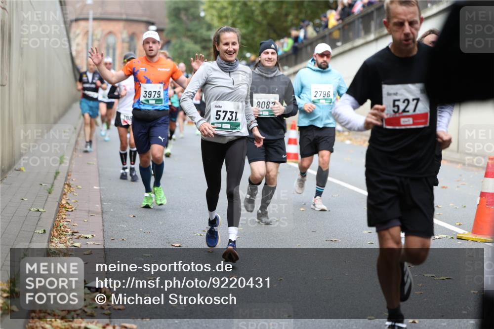 05.10.2025 - 20. swb-Marathon Bremen Michael Strokosch http://msf.ph/oto/9220431 05.10.2025 12:48:39 Laufen 188, 3979, 5731, 8082, 2796, 527 meine-sportfotos.de