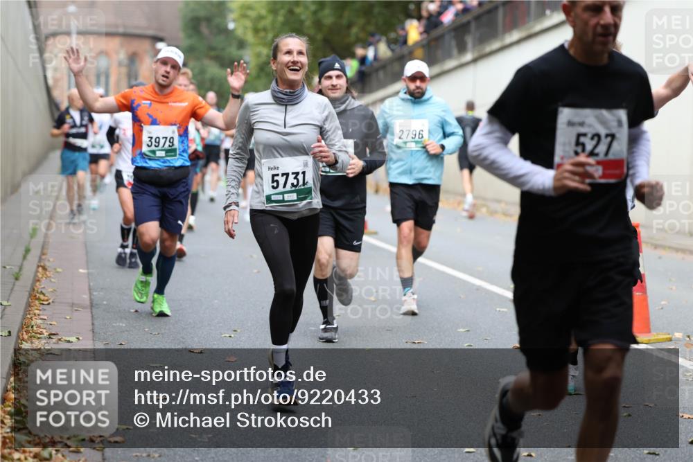 05.10.2025 - 20. swb-Marathon Bremen Michael Strokosch http://msf.ph/oto/9220433 05.10.2025 12:48:39 Laufen 3979, 5731, 2796, 527 meine-sportfotos.de