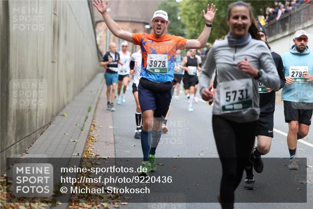 05.10.2025 - 20. swb-Marathon Bremen Michael Strokosch http://msf.ph/oto/9220436 05.10.2025 12:48:40 Laufen 3979, 5731, 279 meine-sportfotos.de