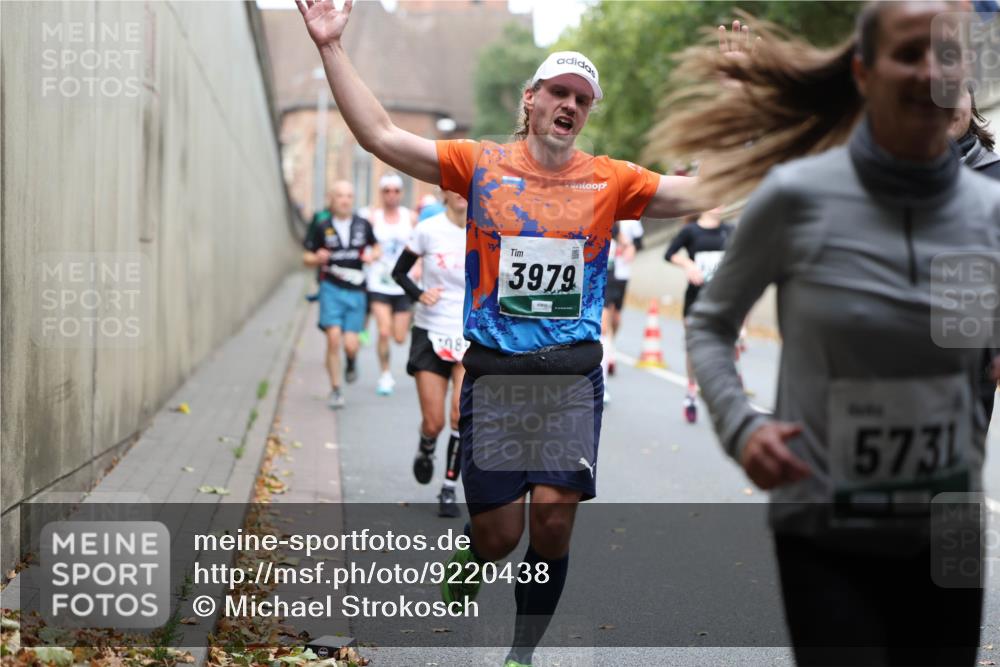 05.10.2025 - 20. swb-Marathon Bremen Michael Strokosch http://msf.ph/oto/9220438 05.10.2025 12:48:40 Laufen 08, 3979, 5731 meine-sportfotos.de